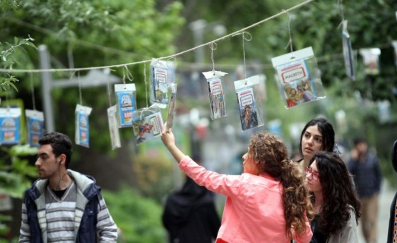 Kocaeli'nde ağaçlar kitap açtı, halk kitapları kapıştı