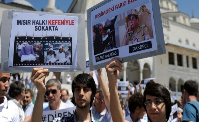 Kocatepe Camii'nde Mısır'daki darbe protesto edildi