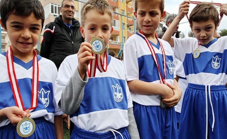 Konak'ta yarıyıl tatilini madalyayla kapattılar