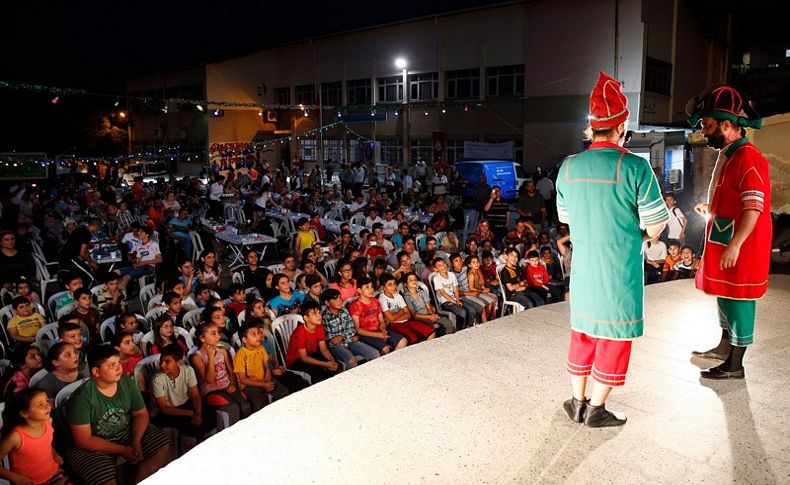 Konak'ta çocukları sevindiren iftar