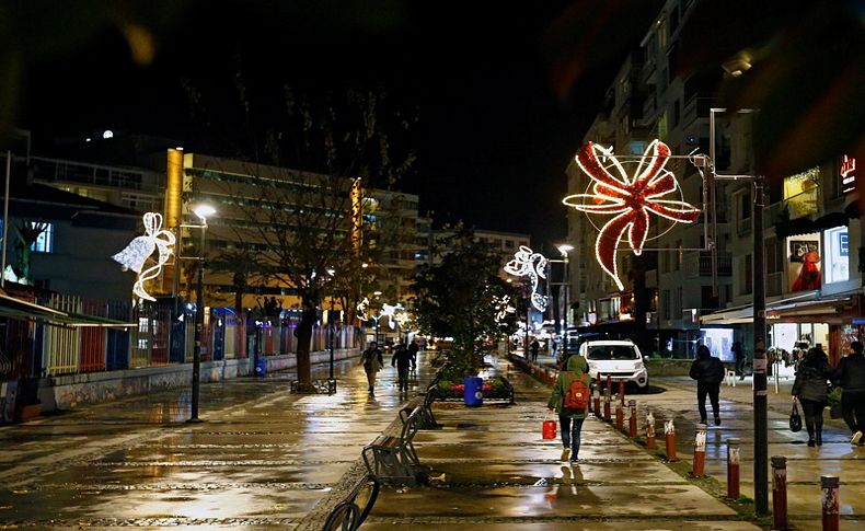 Konak yeni yıla ışıl ışıl giriyor