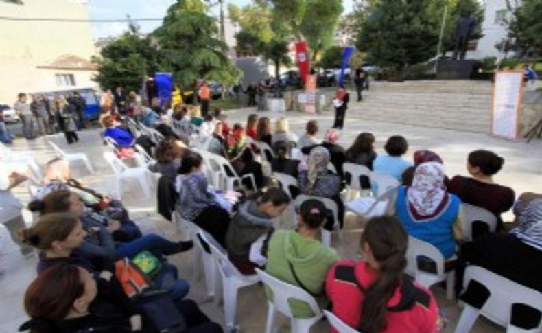 Konak’ta kadınlar şiddete ‘dur’ dedi