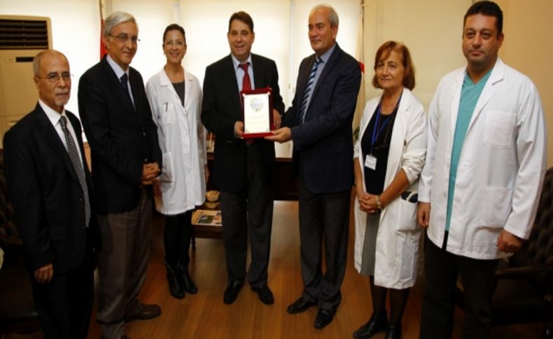 Konak Belediye Başkanı Dr.Hakan Tartan, Behçet Uz Çocuk Hastanesi’ne iki adet ‘Damar Görüntüleme Cihazı’ armağan etti