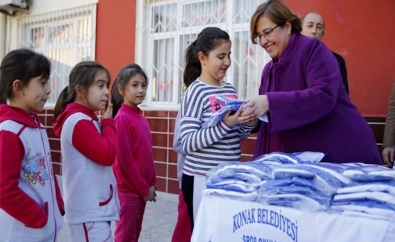 Konak'tan geleceğe yatırım: Okullara büyük destek