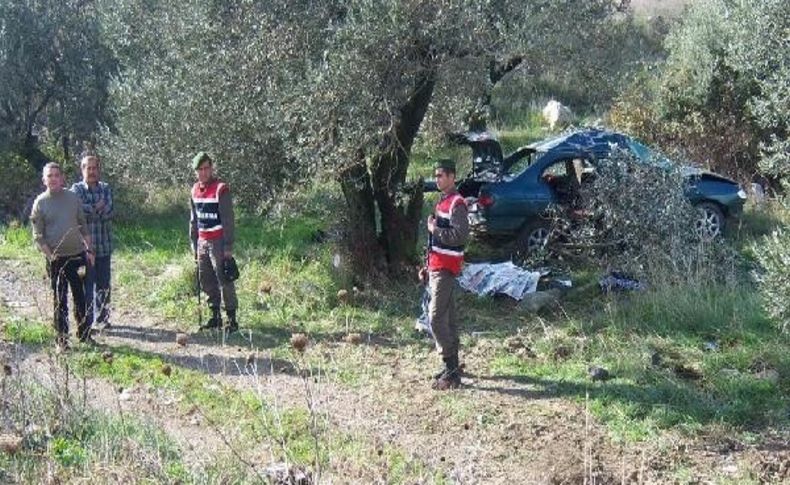 Kontrolden Çikan Otomobil Zeytin Ağacina Çarpti: 1 Ölü, 3 Yarali