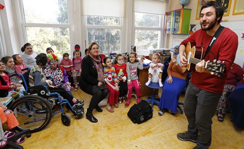 Konak'ta minik hastalara moral oldu