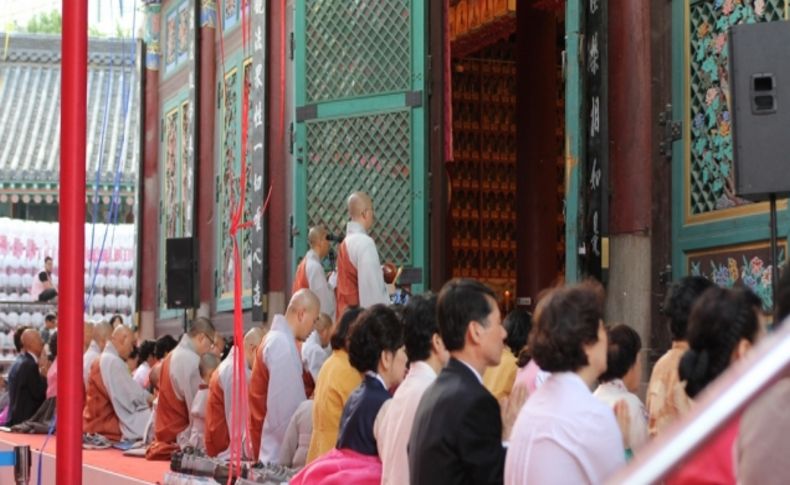 Koreliler, ‘Buda’nın Doğum Günü’ festivalini kutladı
