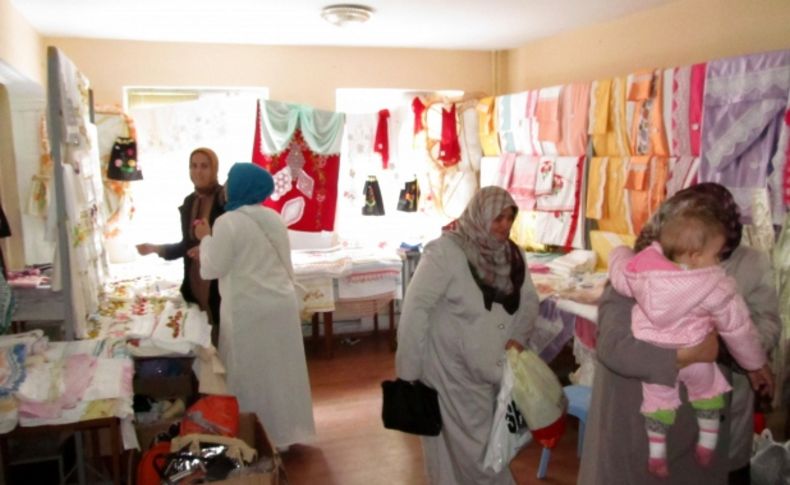 Körfez Eğitim Gönüllüleri Derneği öğrenciler için kermes düzenledi