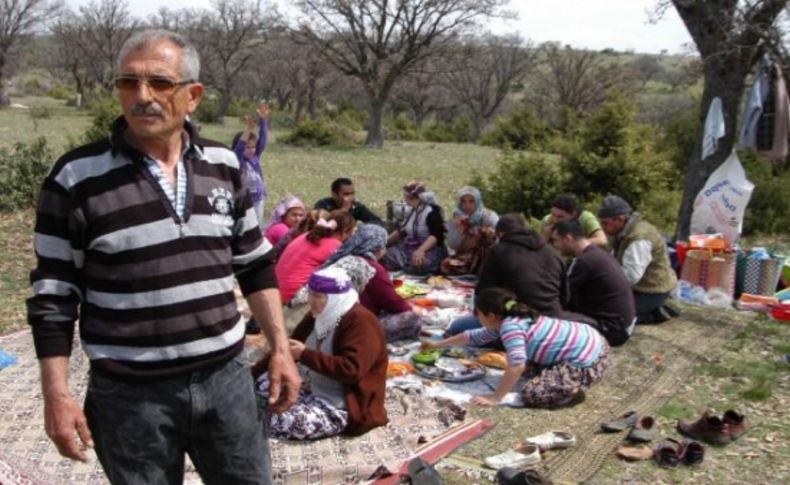 Köylülerden şenlikli protesto