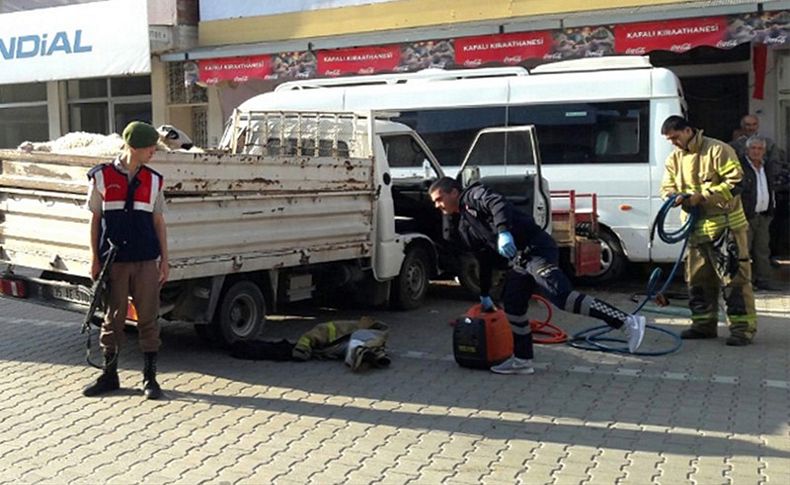 Koyun yüklü kamyonet kaza yaptı