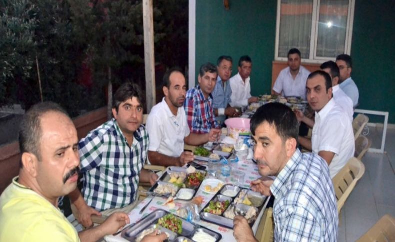 Kozan Belediyespor yöneticileri futbolcularla iftar yaptı