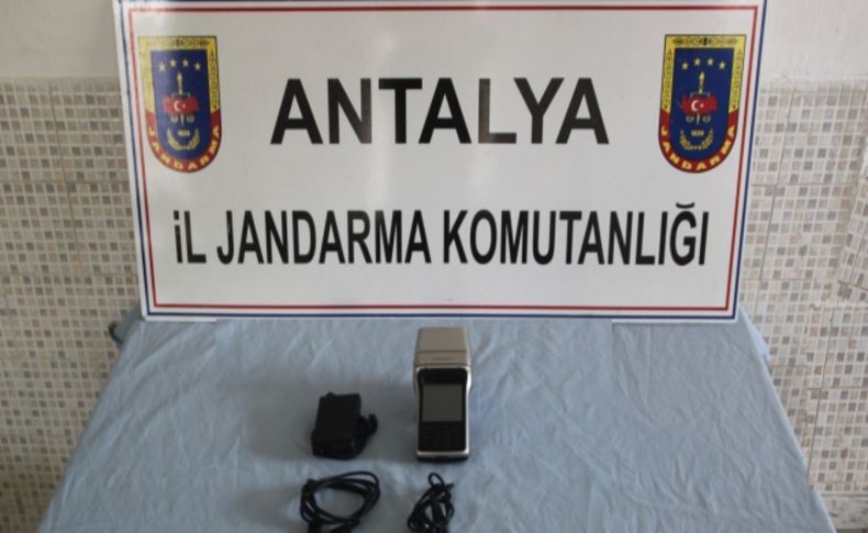 Kredi kartı kopyalayan 3 döviz çalışanı çıkarıldığı mahkeme tutuklandı