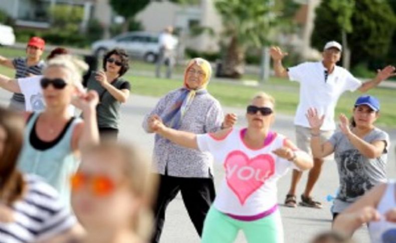 Karşıyakalı kadınlar Zumba'yı çok sevdi