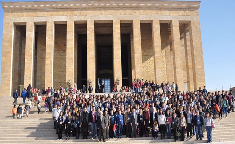 Karşıyaka’nın gençleri Ata’nın huzurunda