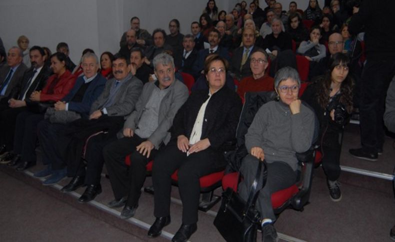 Akademisyenlere İzmir'den büyük destek