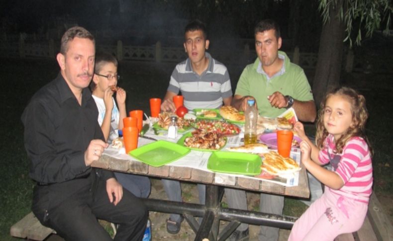 Kuğulu Park iftarların gözde mekanı