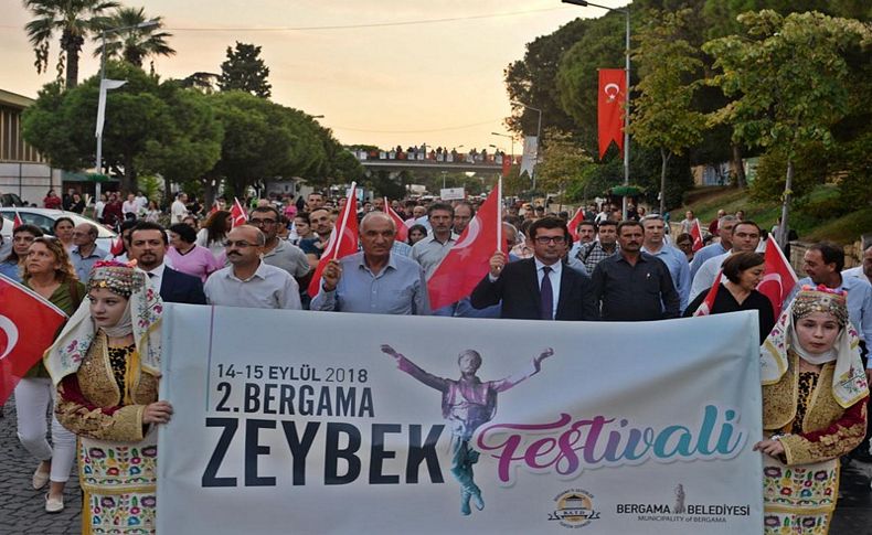 Kurtuluş yıl dönümünde zeybek şöleni