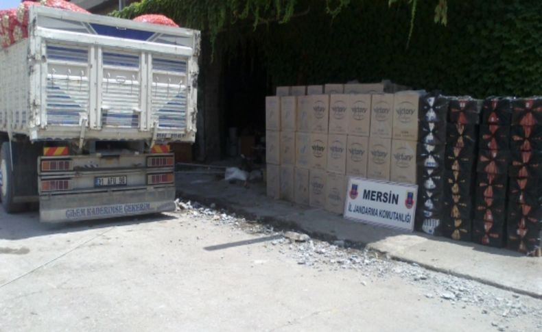 Kuru soğan çuvallarının altından 50 bin paket kaçak sigara çıktı