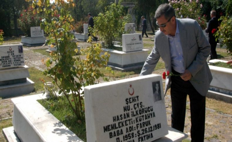 Kütahya protokolü bayram namazı sonrası şehit aileleri ile buluştu