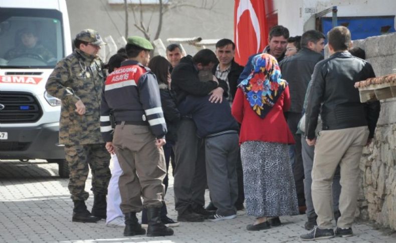 Kütahya şehidine ağlıyor