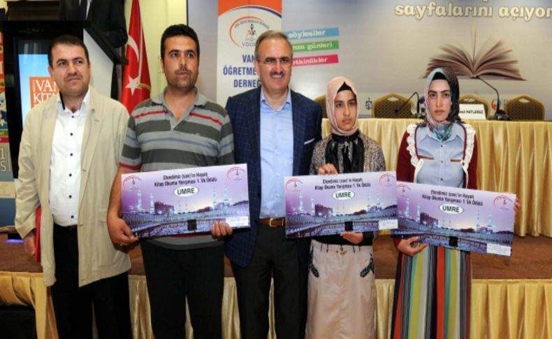'Kutlu Doğum' kitap okuma yarışmasında dereceye girenler umre ile ödüllendirildi