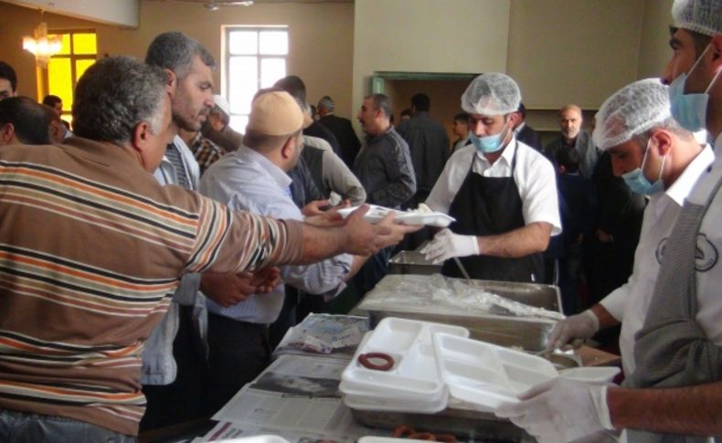 Kutlu Doğum nedeniyle bin kişiye yemek verildi