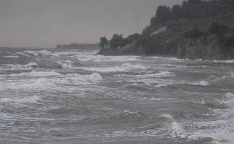 Kuzey Ege'de deniz ulaşımına fırtına engeli