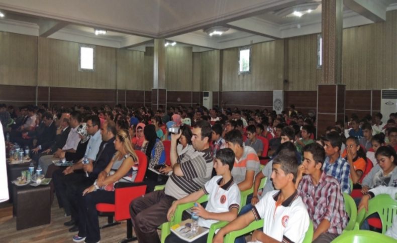 Lise öğrencileri bağımlılık yapan maddelere karşı bilinçlendirildi