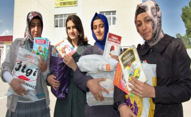 Liseli öğrenciler, köy okulları için 2 bin 350 kitap topladı