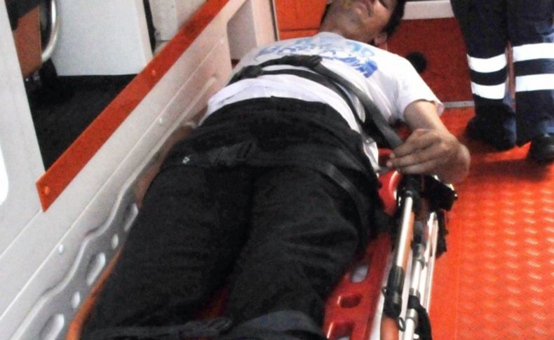 Lüks otomobil, kamyonun altına girdi, hava yastığı can kurtardı