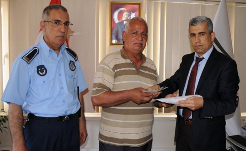 Maaşını cebinden düşüren emeklinin yüzünü zabıta güldürdü