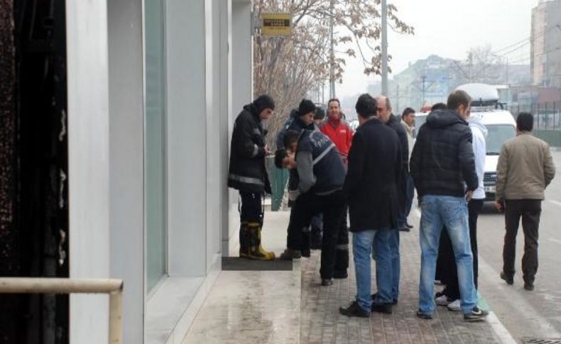 Madde Bağimlisi Genç Banka Şubesini Yakmak Istedi