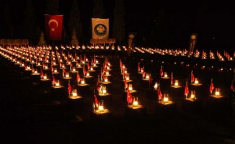 Madenci şehitliğini madenci fenerleri aydınlatıyor