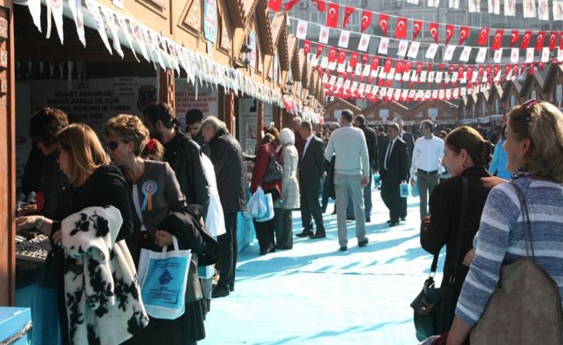 Mahkumların yaptığı ürünler, İzmir'de satışa sunuldu