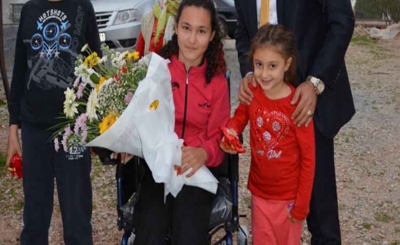 Manavgat Belediyesi 5 yıl içinde 75 engelliye tekerlekli akülü araba hediye etti