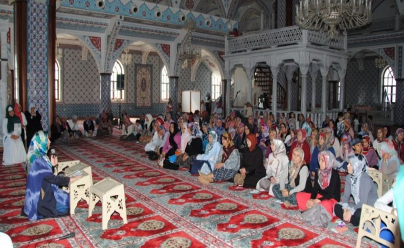 Manavgatlı kadınlar, Kadir Gecesi'nin gündüzünde dua geleneğini yaşatıyor