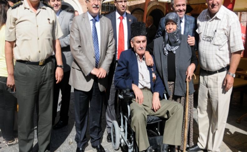 Manisalı gazi ve şehit aileleri yemekte biraraya geldi