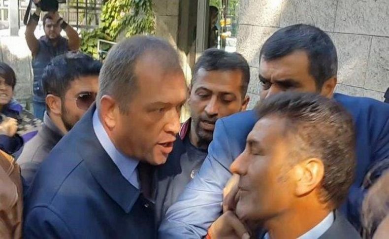 Meclis kapısında CHP'li vekillere müdahale