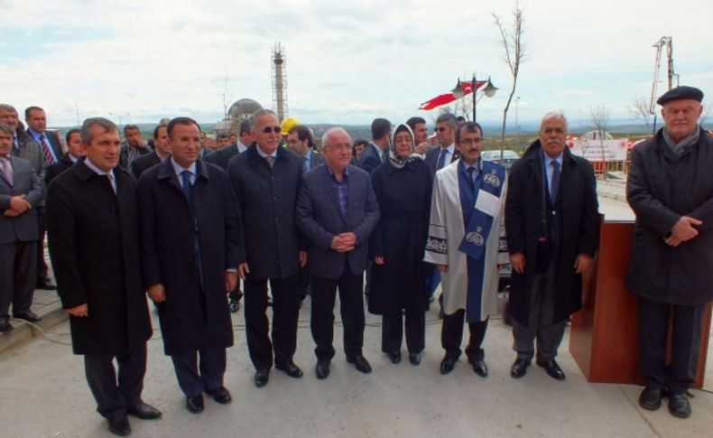 Meclis Başkanı Çiçek: Hayat sadece para kazanmaktan ibaret değil