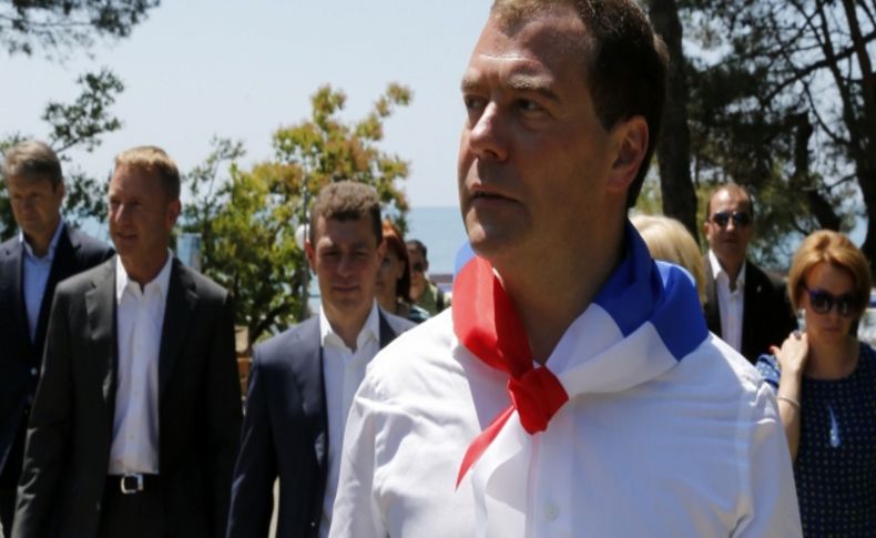 Medvedev: Kabine er ya da geç değişecek