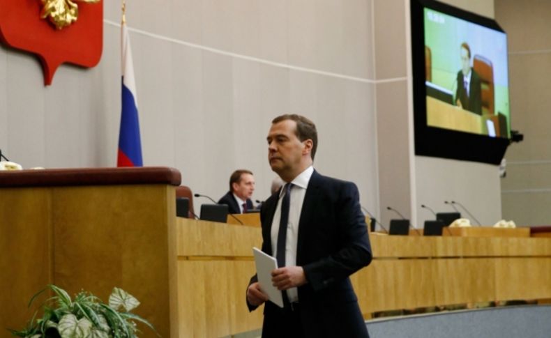Medvedev’den Rusya’yı enerji bağımlılığından kurtaracak tekliflere ödül