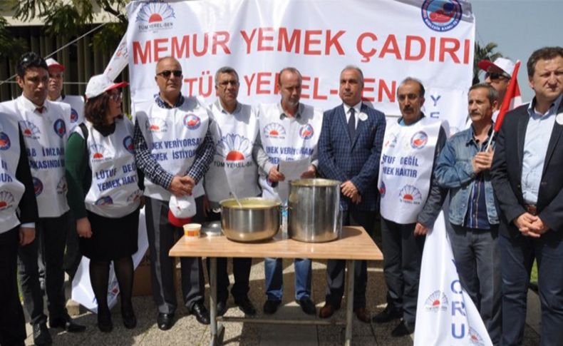 Büyükşehir'in önünde yemek çadırı