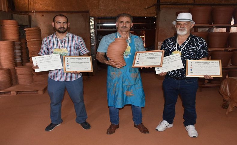 Menemenli çömlekçiler İtalya'da dünya birincisi oldu