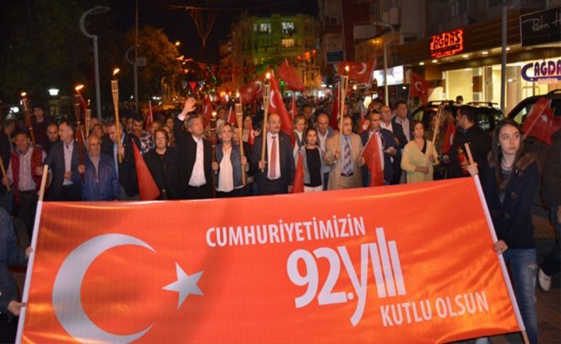 Menemenliler Cumhuriyet için yürüdü