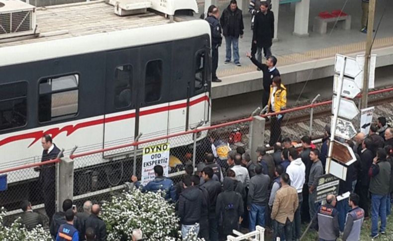 Metroda panik yolcu raylara atladı ve...