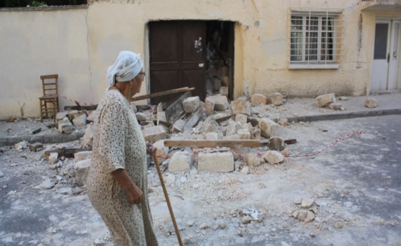 Mersin’de tarihi bina çöktü: 1 yaralı