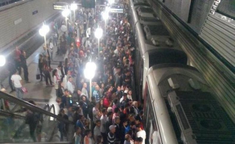 Metroda seferleri durduran arıza!