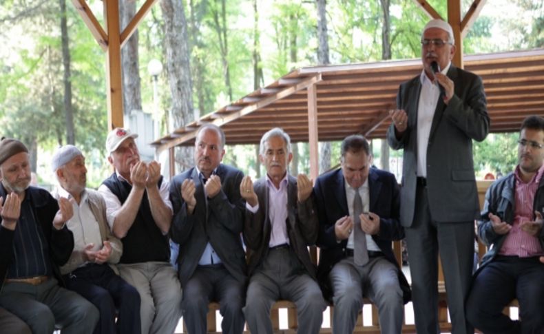 Mezarlıklarda hatim duası okunacak