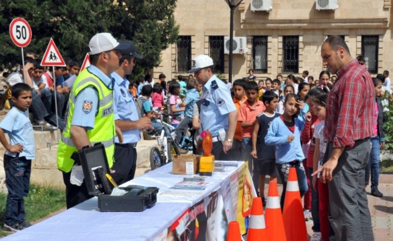 Midyat’ta öğrencilere trafik kuralları anlatıldı
