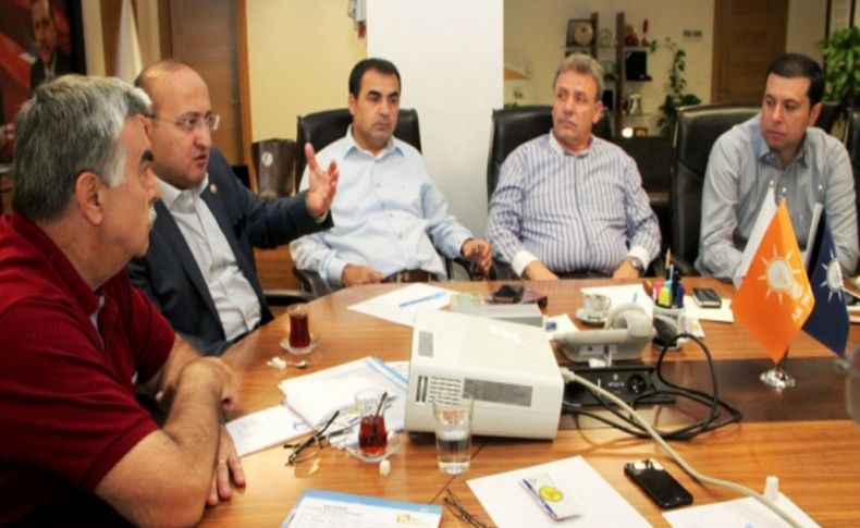 Milletvekili Akdoğan AK Parti İzmir İl Başkanlığı'nı ziyaret etti